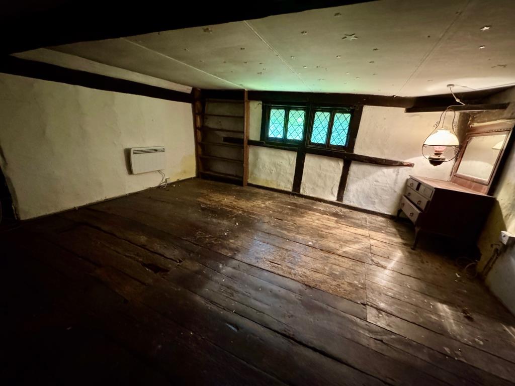 Lot: 134 - DETACHED THATCHED COTTAGE ON ALMOST TWO ACRE PLOT WITH DETACHED THATCHED OUTBUILDING - Bedroom 2